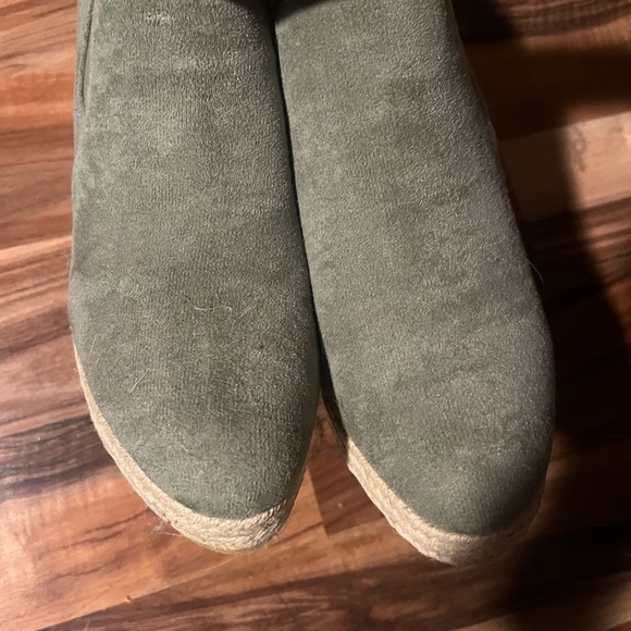 ✨Shoes✨ - Picture 3 of 3